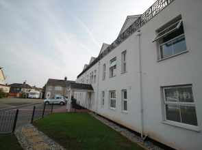 Maplewood Apartments by Cardiff Holiday Homes