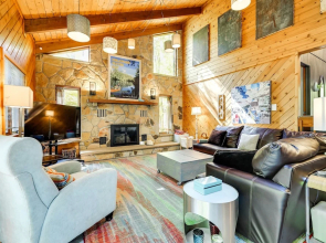 Gorgeous Bushkills Lodge w/ Pool Access!