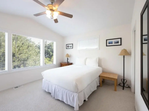 River Ranch 2 Bedroom Home by RedAwning