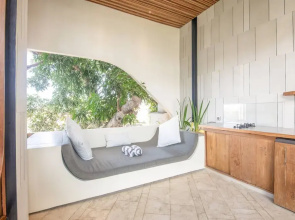 BAZ Villa 14 Studio 4 L 1BR Loft Art Deco Shared Pool 700m to Echo Beach