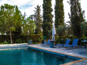 Idyllic studio with private pool