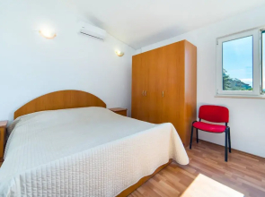 Stunning 3-bedroom Apartment in Gradac