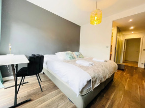 Luxury 2 bedrooms with Parking&Balcony