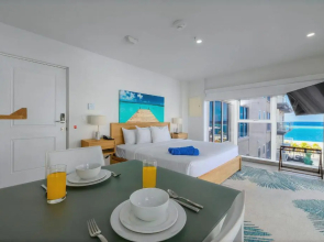 Upscale Studio City and Harbor Views Urban Oasis