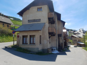 Property With 8 Bedrooms in Vars, With Balcony - 2 km From the Slopes