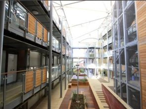 2 Bedroom Apartment With Private Parking in Bristol