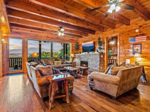 Grand View Lodge Panoramic Views Hot Tubs Game Room Theater Sleeps 56 Guests