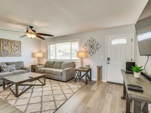 2 Mi to Lake Havasu: Home w/ Patio!