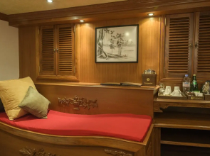 Dhaainkan'baa - Luxury Yacht