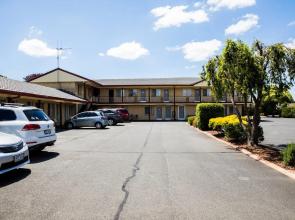 Lilac City Motor Inn & Steakhouse