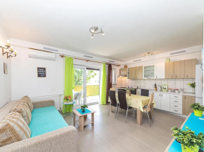 Awesome Apartment in Trogir With 2 Bedrooms and Wifi