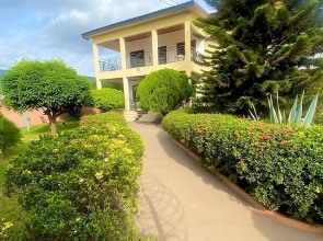 Room in Guest Room - Ghouse Room C Ideal For Friends Family And Corporate