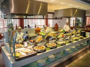 Centro Al Manhal by Rotana