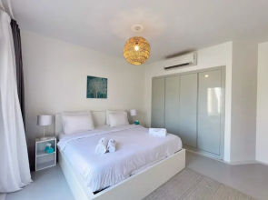 Xuru Stays I Lagoonfront Easy 1bdr @ Swan Lake El Gouna