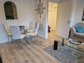 2-bedroom apartment *NR CITY CENTRE WITH PARKING*
