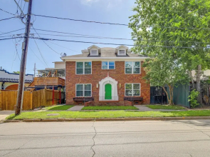 Pet-friendly Houston Apartment: Walk to Midtown!