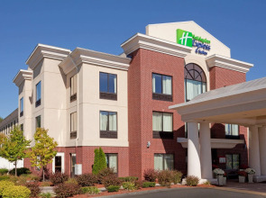 Holiday Inn Express Hotel & Suites Manchester Airport by IHG