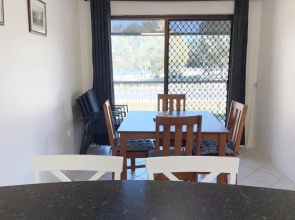 Crystal Waters-2 bed, 2 bathroom, Beachfront Unit!