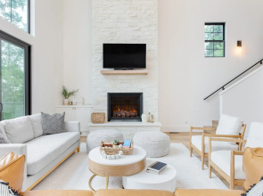 Luxury Retreat, 5mins to the Lake Game Room + Fire Pit Howlite by Avantstay