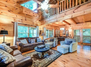 Southern Sweet T 2 Bedroom Home with Hot Tub