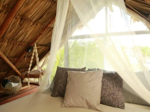 Hermosa Cabaña con vista a la laguna, en 5ta av.