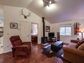 Mt Baker Lodging Cabin 16 - Sleeps 2
