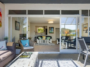 Seaview Apartment