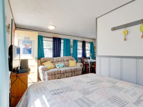 Cozy Camdenton Cottage w/ Deck + Boat Dock Access!