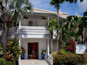 Pier House Resort & Spa