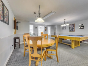 2 Mi to Drakes Island Beach: Condo w/ Indoor Pool!