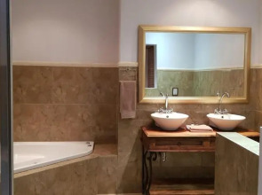 Tuskers Bush Lodge B&B