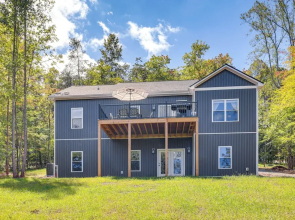 9 Mi to Smith Mountain Lake: Getaway in Moneta!