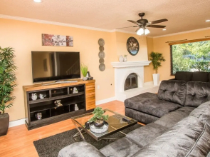 Palm Tree Paradise Luxurious 4 Bd Sleeps 16!