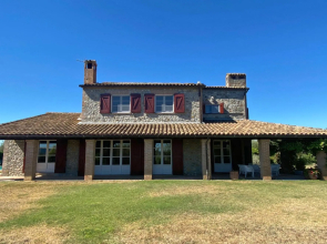 Podere Sassolegno is a uniquely charming house where you can happily spend time relaxing in the gard-Podere Sassolegno