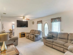 Cozy Waycross House w/ Yard & Screened Patio!