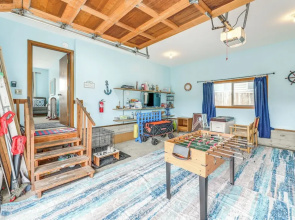 Walk to Beach: Dog-friendly Home in Lincoln City