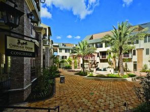 Carriage House Hotel