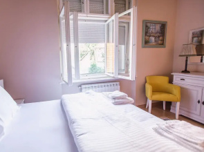 Crown Apartment