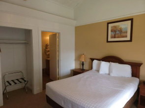 Hickory Grove Motor Inn