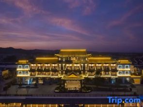 Nine View Lake Fondney Hot Spring Hotel