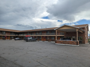 Henry's Fork Inn