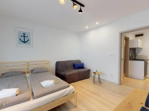 Nautical Studio - Steps from Main Bus Station