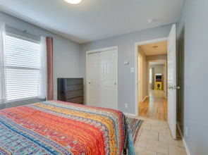 Sunny Universal City Home ~ 18 Mi to San Antonio!