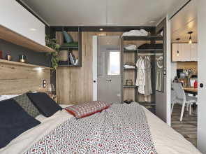 Beautiful Chalet With two Bathrooms, Near a Lake