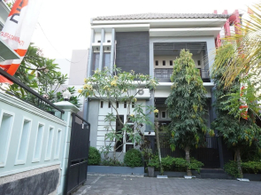 OYO Life 93045 Kost Putra Bu Ketut