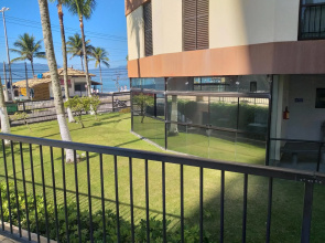 Apartamento na avenida da praia Martim de Sá com vista infinita pro mar em todos os cômodos.No 3o. quiosque próximo a prainha.Sinta-se na praia ouvindo o barulho das ondas e música dos quiosques.Com piscina adulto e infantil.