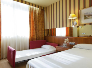 Отель Ilunion Les Corts Spa