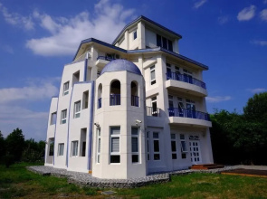Meihua Lake Corner B&B