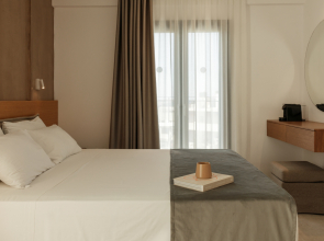Nami Hotel & Suites