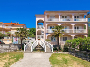 Beautiful Apartment in Lopar With 3 Bedrooms and Wifi